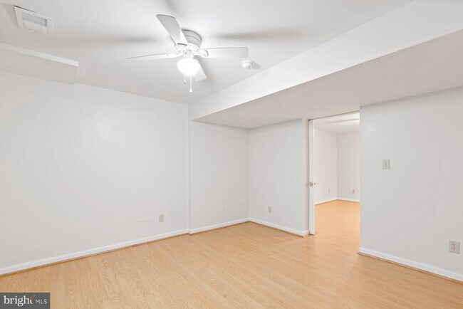 Building Photo - 4970 Manor House Ct
