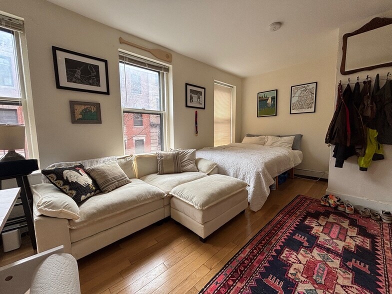 Building Photo - 43 Irving St