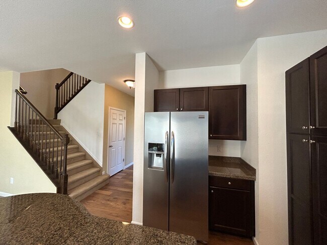 Building Photo - Beautiful 5-bedroom House in the Saddle Rock Area