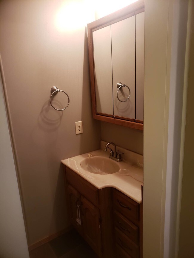 Building Photo - 105 S Barnes St