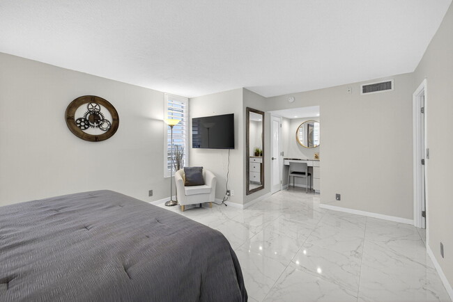 Building Photo - 3091 N Course Dr