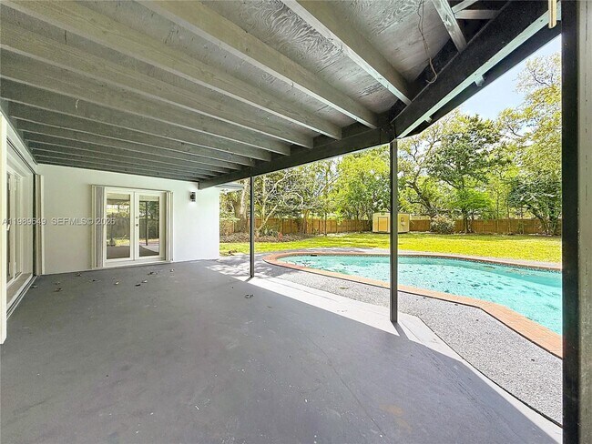 Building Photo - 4330 SW 7th St