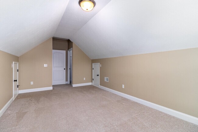 Building Photo - 4025-4025 Stowe Dr