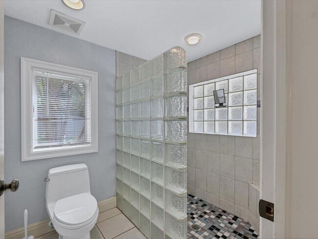Building Photo - 3424 Tanglewood Dr