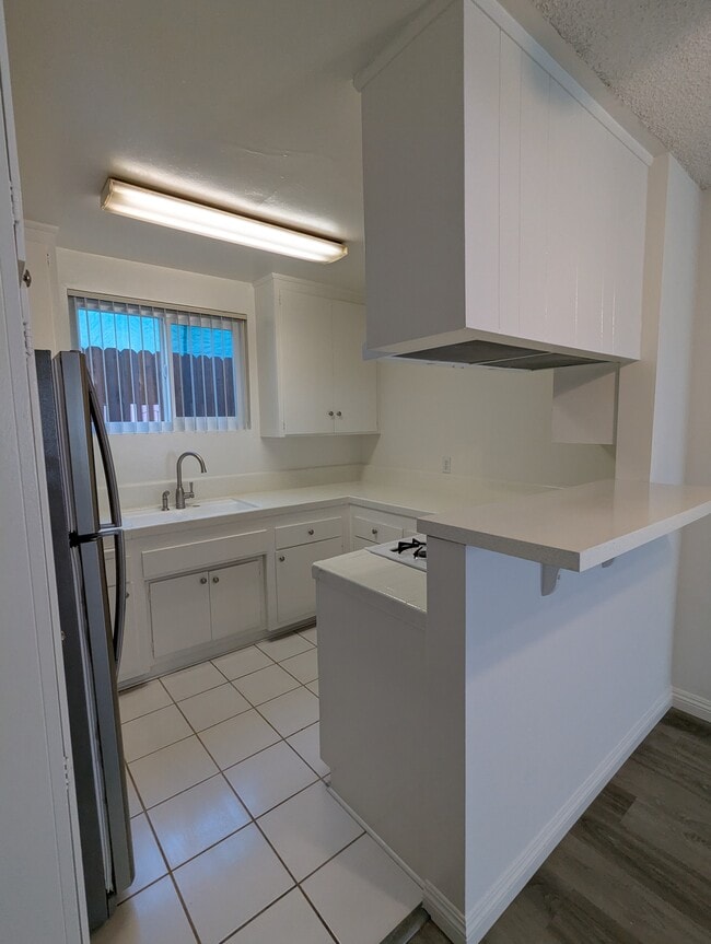 Building Photo - 1009 E Grand Ave