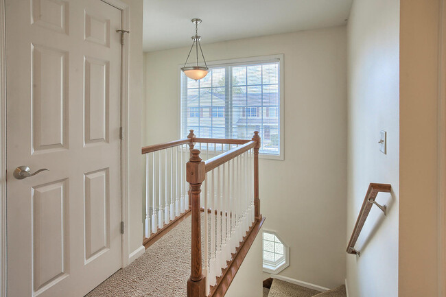 Upstairs landing - 315 Windwood Ct