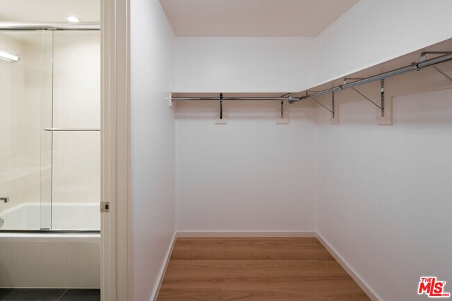 Building Photo - 889 Francisco St