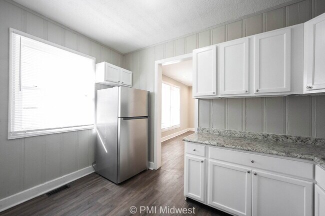 Building Photo - 101 N State Ave