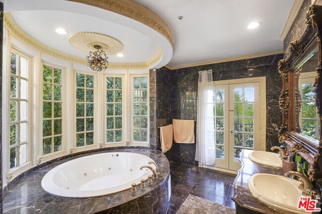 Building Photo - 2258 Gloaming Way