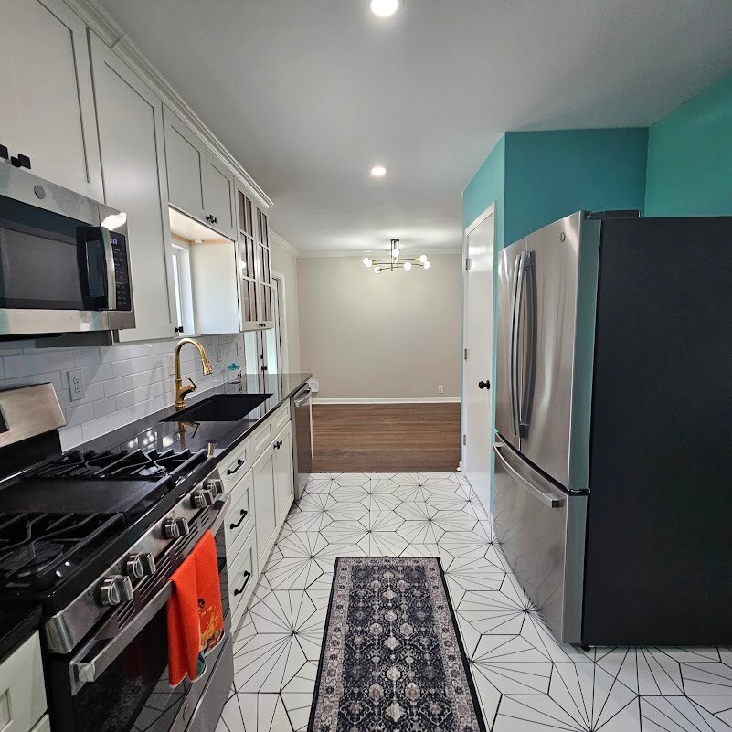 Building Photo - 225 Seford Dr