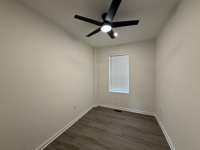 Building Photo - 5215 Ready Ave
