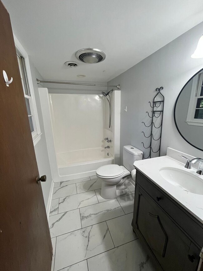 Building Photo - Move In Ready