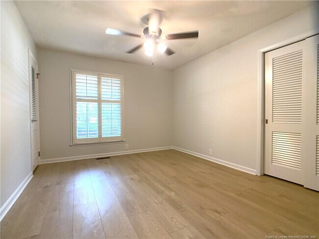 Building Photo - 2721 Mirror Lake Dr