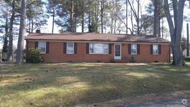 Building Photo - 3 Bedroom 2 Bath Brick Rancher in Mechanic...