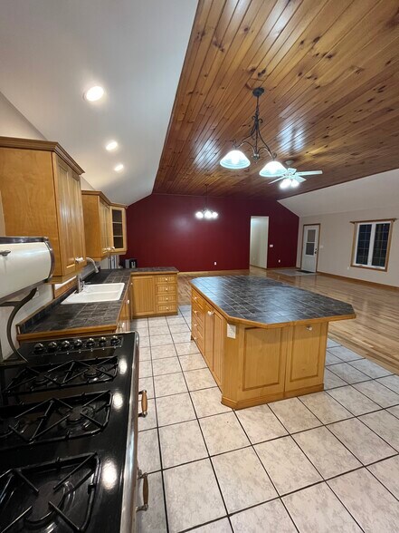 Living Room / Kitchen Open Concept - 79 Lawrence Rd