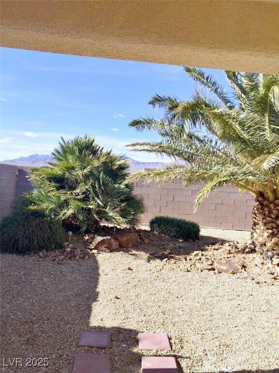 Building Photo - 6828 Woodland Vase Ct