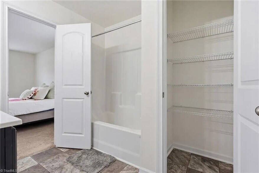 Building Photo - Room in House on Ransom Trace Ct