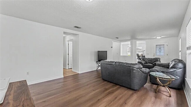 Building Photo - 3005 Park Ridge Ave