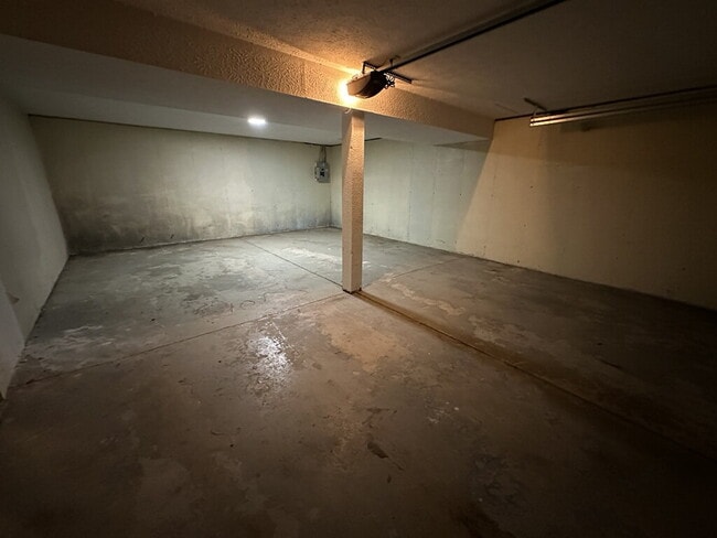 Building Photo - 1015 Venetian Terrace