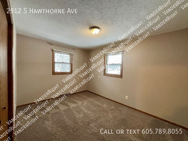 Building Photo - Charming Split Level 4 Bedroom Home With F...