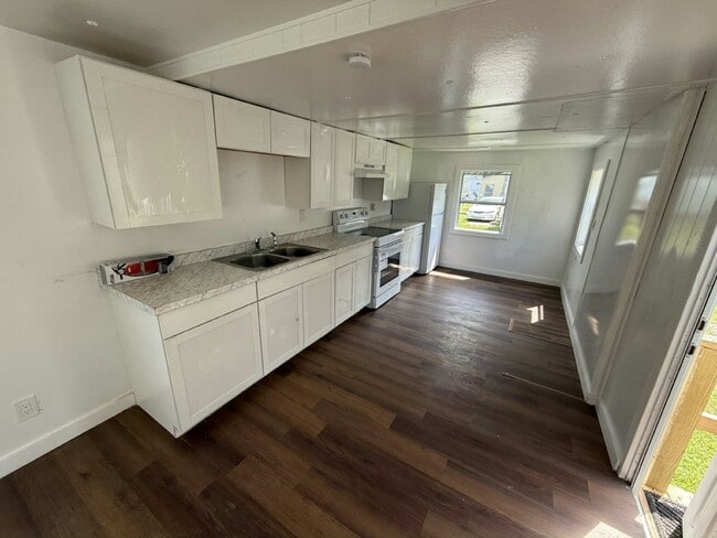 Building Photo - 925 Ponce De Leon Blvd