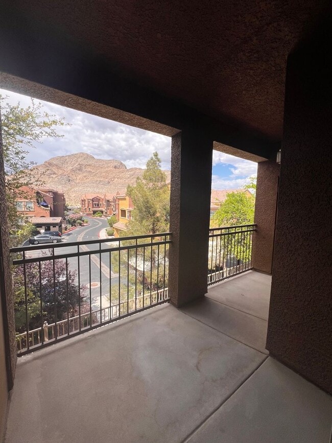 Building Photo - Gated / Mountain Views / $500 Off First Month