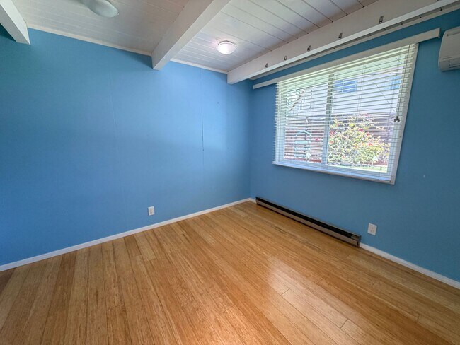 Building Photo - San Mateo 4Bed/2Ba Eichler Home with Putting Green, Vegetable Garden & Designer Finishes
