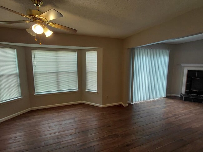 Building Photo - 1347 Lawndale Rd