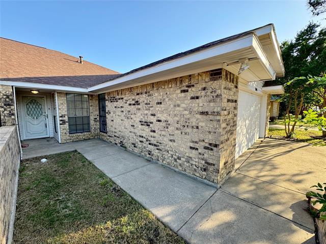 Building Photo - 3646 Country Club Dr W