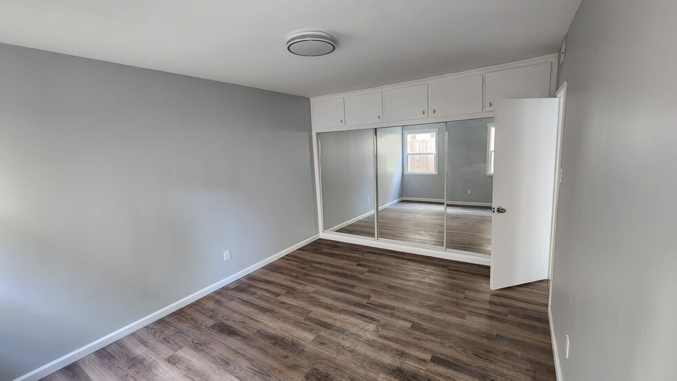 Building Photo - 414 Avenue F