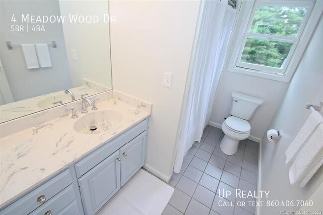 Building Photo - 4 Meadow Wood Dr