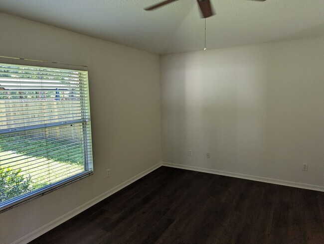 Building Photo - Beautifully remodeled from floor to ceiling!