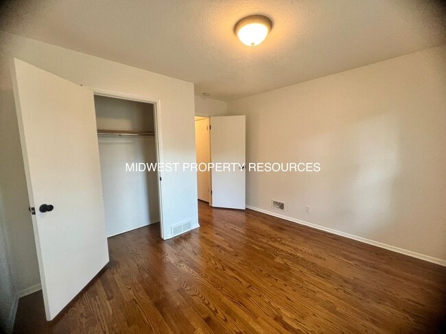 Building Photo - Freshly Updated 2 Bedroom Duplex