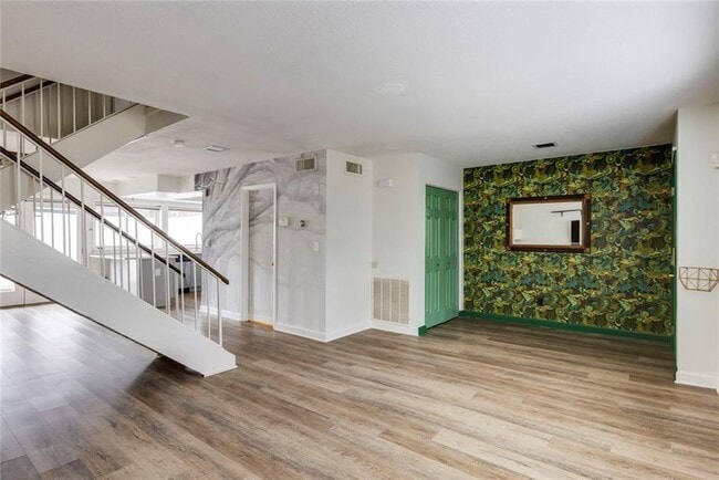 Building Photo - 7094 Stonington Dr NE