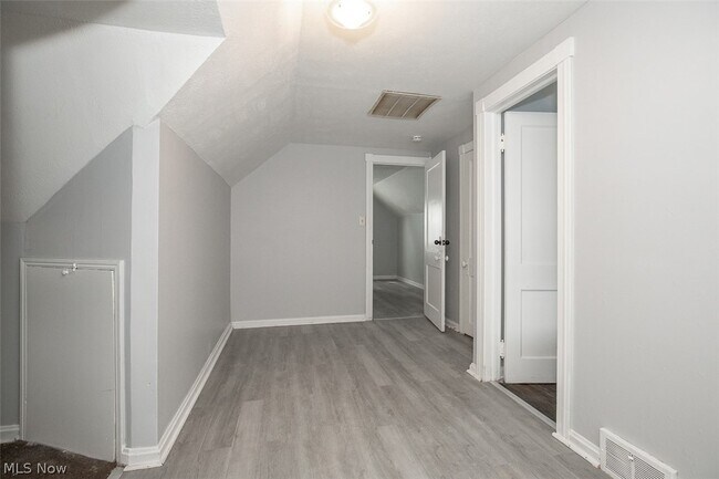 Building Photo - 12010 Longmead Ave