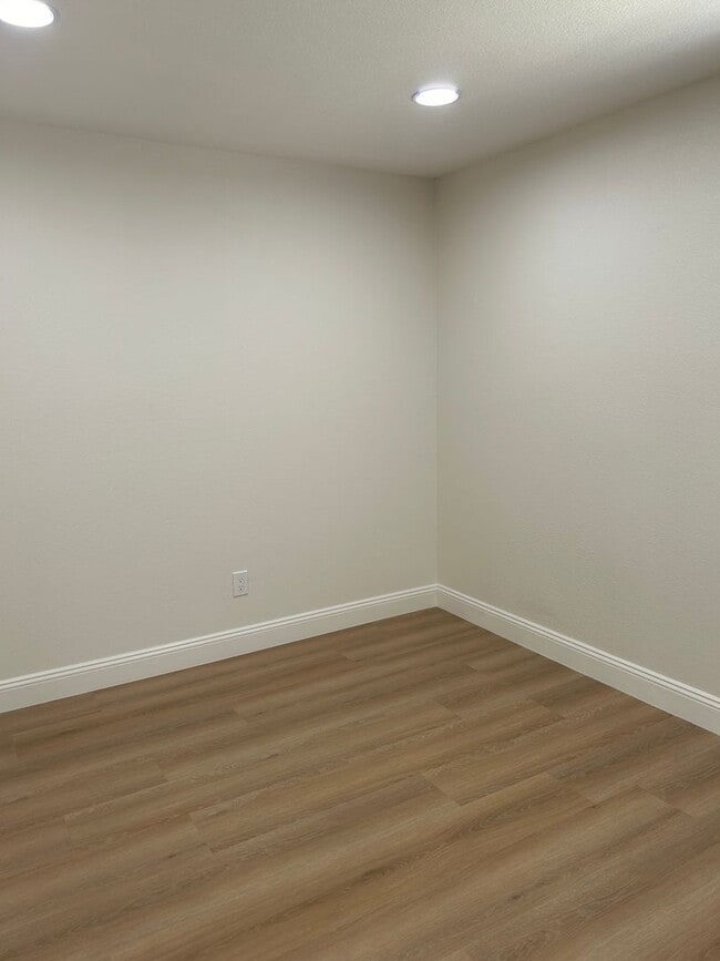 Building Photo - Smart Home