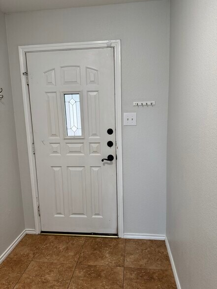 Building Photo - 608 Sherry Dr