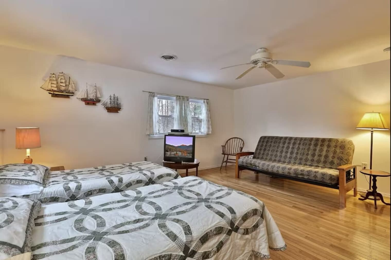 Building Photo - 4155 Lake Shore Dr