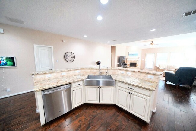 Building Photo - Executive 5-Bedroom Home in Coveted Crossvine Subdivision - Realtor Commission: $750