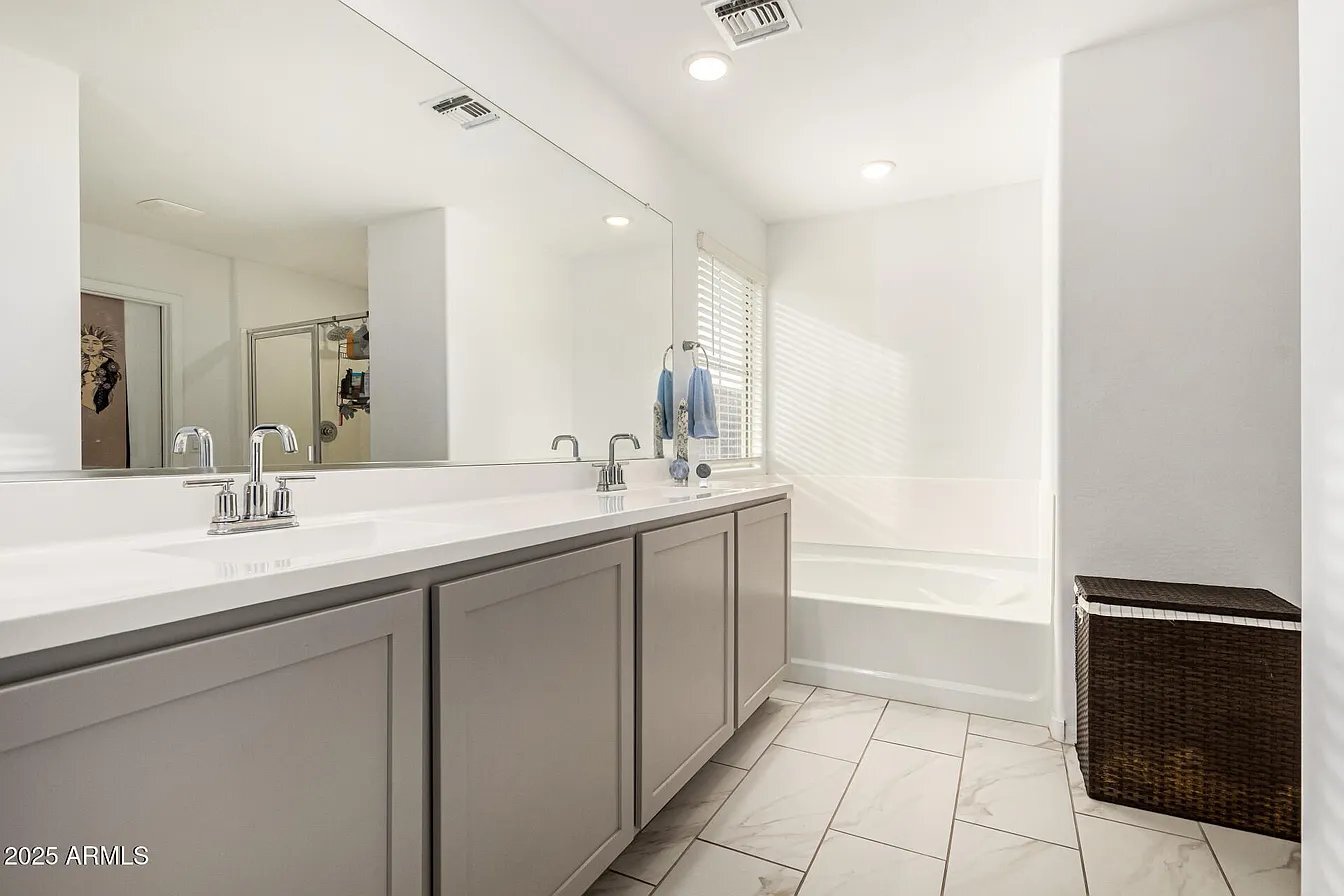 Building Photo - 1020 S 151st Ave