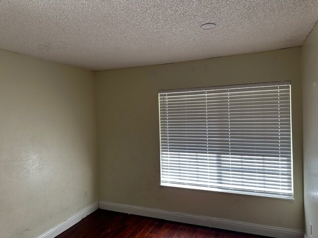 Building Photo - Tracy 4 Bedroom 2 Bathroom Home with a pool