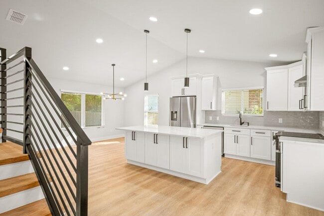 Building Photo - BEAUTIFUL HOUSE FOR RENT NEAR 1604 W/ GUIL...