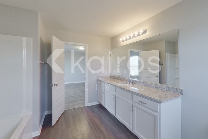 Building Photo - 210 Western Red Cedar Dr