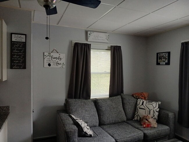 Building Photo - 293 Linden St