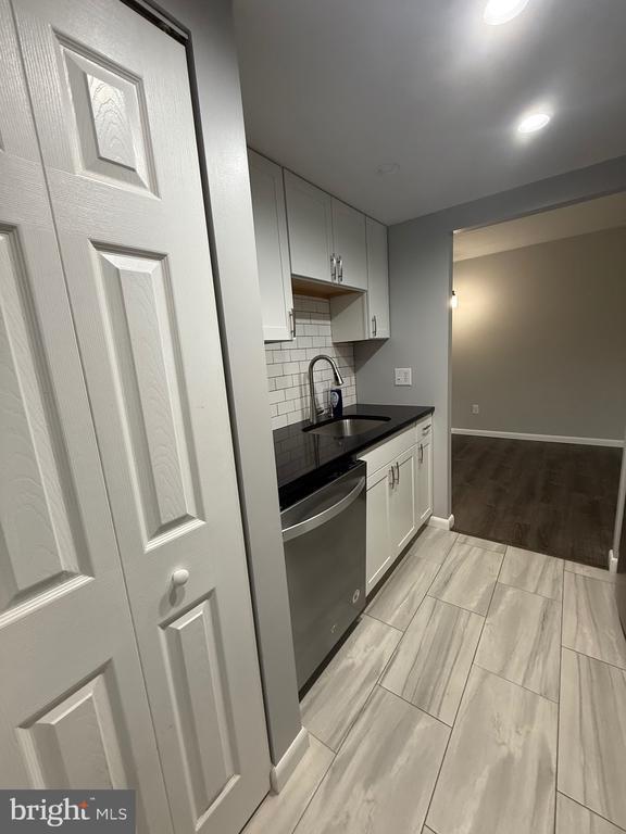 Building Photo - 306 Village Walk