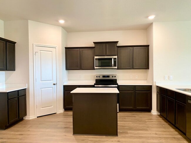 Building Photo - 5111 Knob Hl Dr
