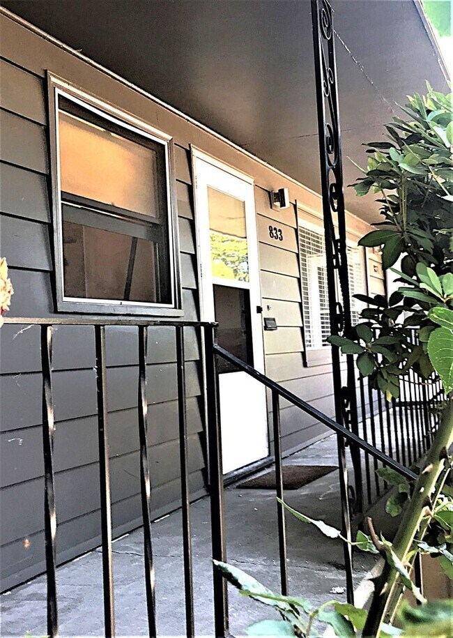 Building Photo - se80th3