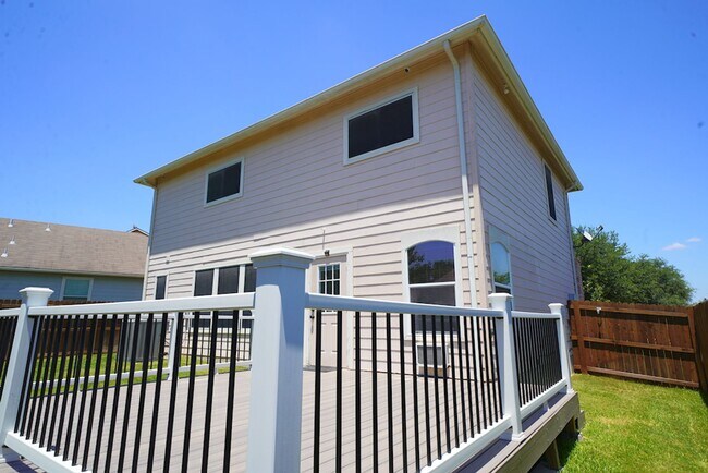 Building Photo - Lovely Cul-De-Sac Home in Schertz/Cibolo N...