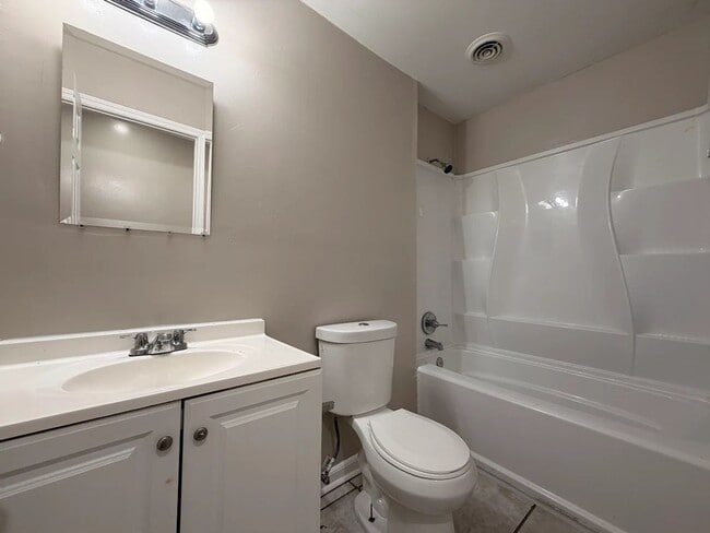 Building Photo - 3 bed 2 bath in Decatur!