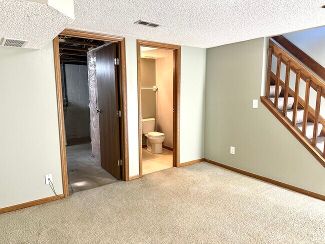 Building Photo - 5727 Kilbury Ln